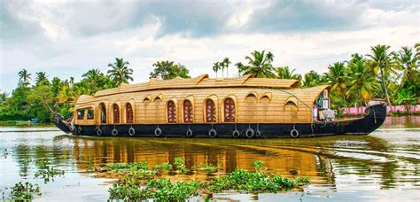 Kerela Backwaters: Glistening Waterways and Tranquil Houseboat Escapes!