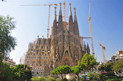 Bazylika Sagrada Família – Architekturalna Perła Barcelony i Testament Niezwykłej Wytrwałości!