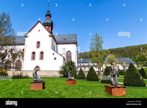 Cistercian Abbey of Eberbach – Mistyczne ruiny i opowieści o dawnych zakonnikach!