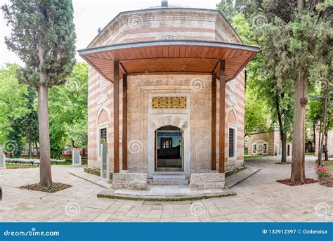  Grobowiec Emamzadeh Davud w Qazwinie - Urokliwy pomnik historii i architektury perskiej!