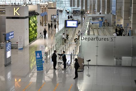 인천공항 출국장, 그곳에서 시작되는 여정과 끝나는 이야기