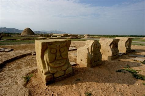 Xixia Wangling Mausoleum - Miejsce Ostatniego Spoczynku Cesarskich Dynastii i Zabytek Architektury!