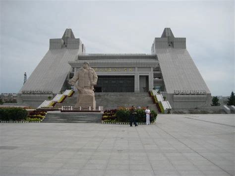 Zapora w Daqing - Architektoniczny Gigant i Cud Inżynierii!